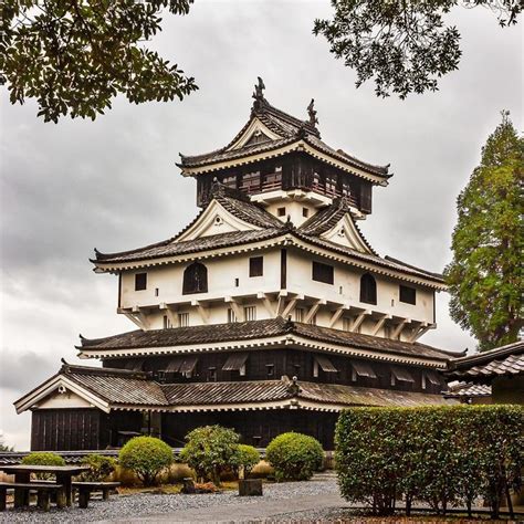 Iwakuni Castle, Iwakuni, Yamaguchi Prefecture. Unfortunately, it was a very dull and drizzly day ...