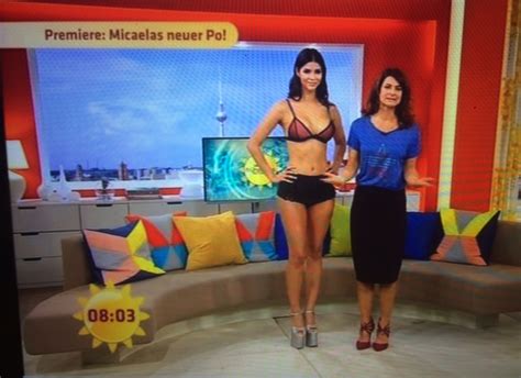 Naked Micaela Schäfer in Sat 1 Frühstücksfernsehen
