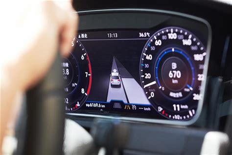 Panel makers revving up for automotive displays