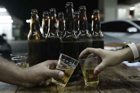 Nova lei pune prisão quem vender bebida alcoólica a menores