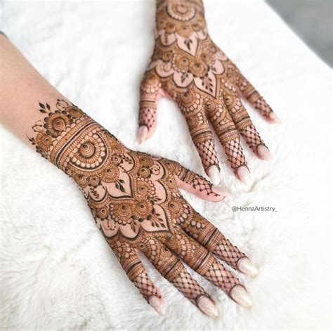 Épinglé par Hafsa sur Mehndi design en 2024 Modèles de henné Henné