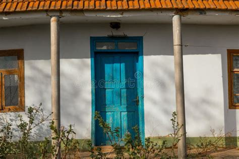 Casa Abandonada En La Rep Blica Del Moldavia Foto De Archivo Imagen