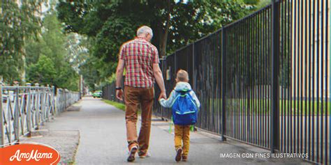 Un Homme Revient D Un Long Voyage D Affaires Et Entend Son Fils Appeler