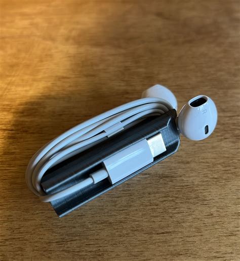 Apple earpods / earbuds holder, wrap (USB-C) by pixelhub MakerWorld