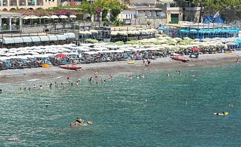 Il Vescovado Positano Divieto Di Balneazione Sulla Spiaggia Del