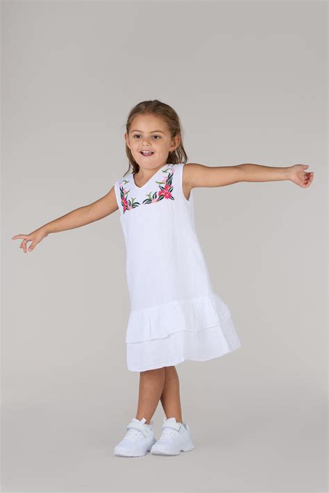 Top Sustainable Fashion Trends 2025 – Just Nature