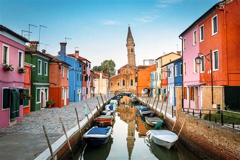 Getting Lost On Burano: Italy's Rainbow Island • Expert Vagabond