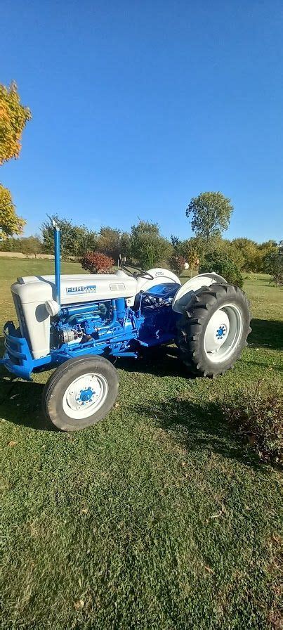 Restored Ford 4000 Tractor | Monster trucks, Antique tractors, Tractors