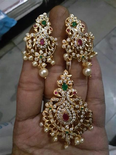 Pin By Shamili On New Indian Jewellery Design Earrings Modern Gold