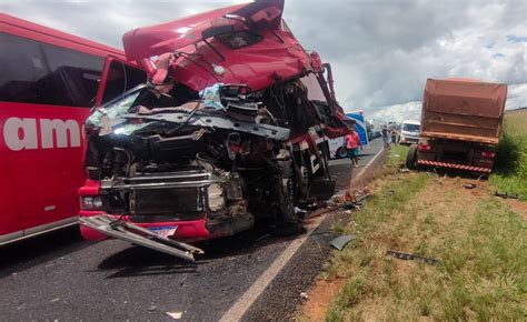 CAMINHONEIRO morreu em engavetamento na MS 306 em Chapadão do Sul