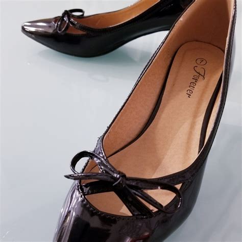 Black Faux Patent Leather Pumps Gem