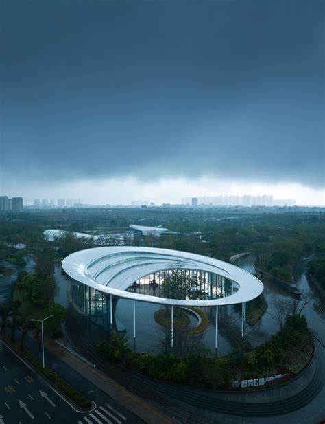 Haikou Xixiu Park Visitor Centre Integrates Curvy Roof