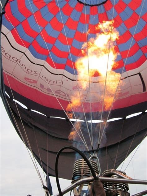 Wie kommt der Heißluftballon in die Luft? Vorbereitungen zu einer Fahrt ...