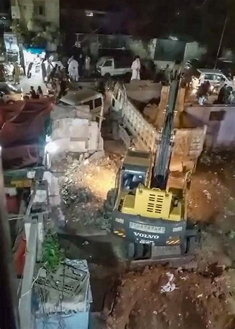 Pakistan Hindus 150 Year Old Mari Mata Temple In Karachi Demolished