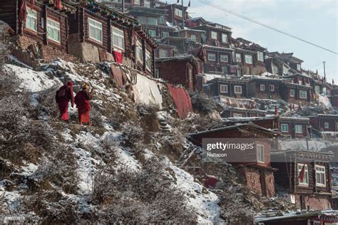 Larung Gar Tibetan Buddish Accademy In Tibet China High Res Stock Photo