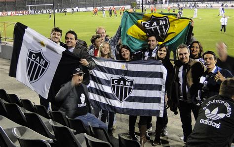 Torcedores Do Galo Invadem Treino E S O Contidos Por Funcion Rios