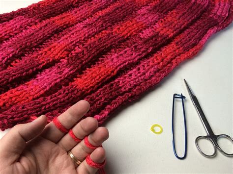 How To Finger Knit A Scarf Tutorial And Patterns