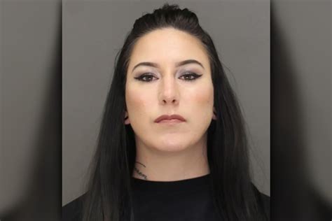 Frau Erw Rgt Mann W Hrend Sie Sex Haben Dann Versteckt Sie Seinen Kopf Und Seinen Penis