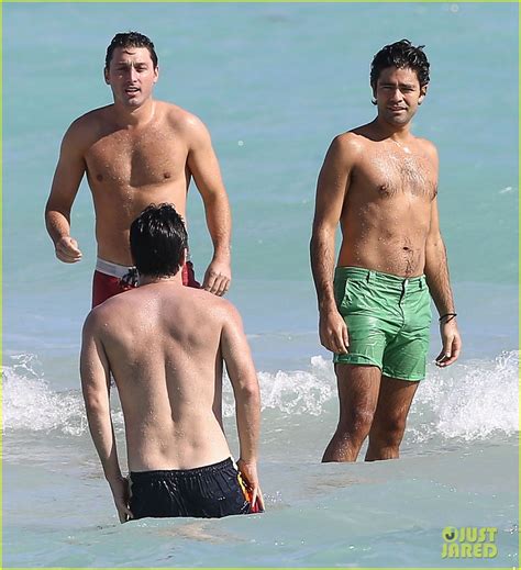 Adrian Grenier Gets Shirtless And Wet In Miami Photo 3256550 Adrian