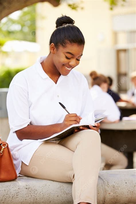 Background Siswa Sekolah Menengah Perempuan Mengenakan Seragam Di