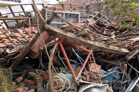 UPDATE Gempa Bumi Sumedang Ratusan Rumah Warga Mengalami Rusak Berat