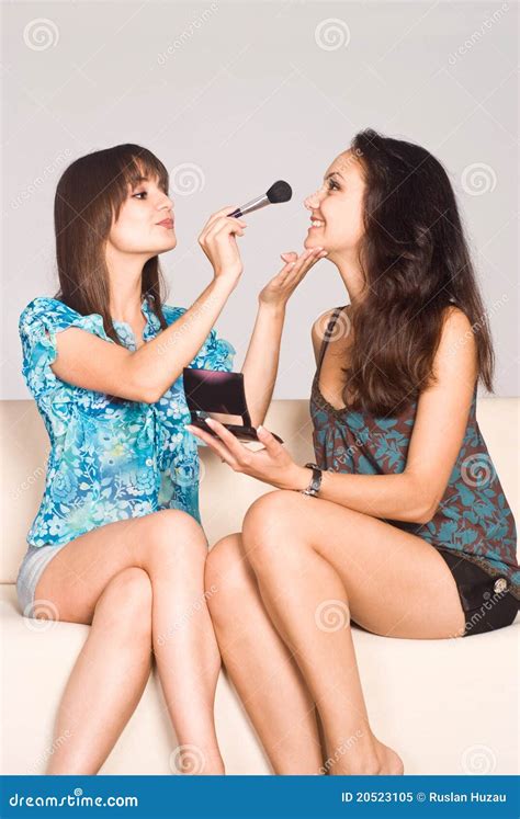 Duas Meninas Que Compo Imagem De Stock Imagem De Povos 20523105