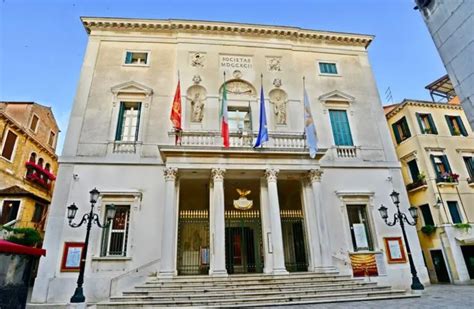 TEATRO LA FENICE UNO DE LOS TEATROS DE ÓPERA MÁS FAMOSOS DEL MUNDO