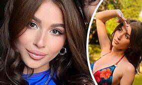 Roxie W Giel W Zielonym Bikini Pr Y Smuk E Cia O Wygl Da Na Lat