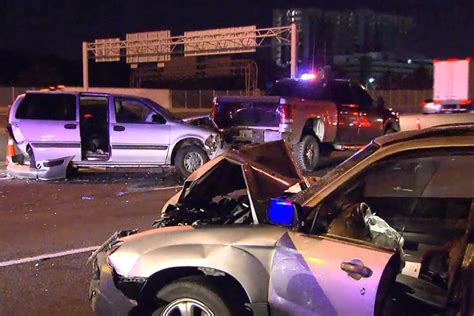 Multi Vehicle Crash On 401 Sends 2 To Hospital