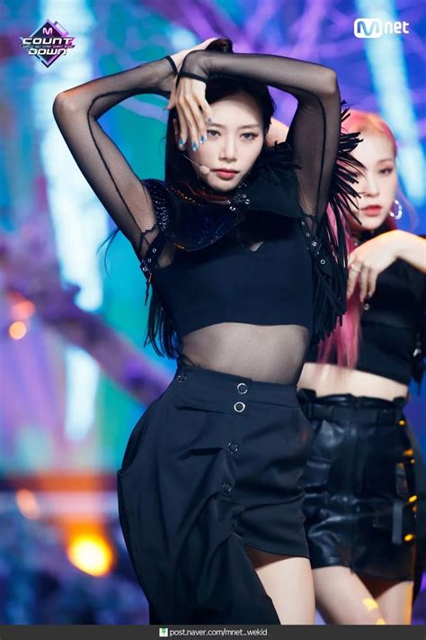 10 Times Dreamcatchers Jiu Was An Mystical Beauty In Her Stage