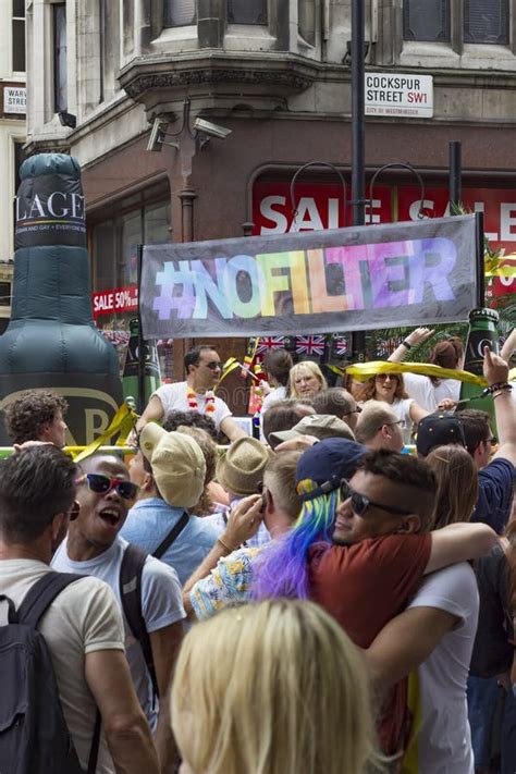 Orgullo En El Desfile Gay De Londres Imagen De Archivo Editorial Imagen De Bisexual Indicador