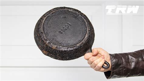 Restoring A Crusty Cast Iron Skillet Youtube