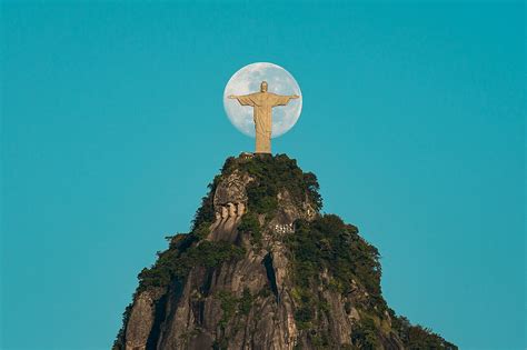 File Unique Moment With The Moon And Christ The Redeemer