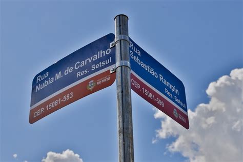 Ruas e avenidas de Rio Preto recebem novas placas de identificação