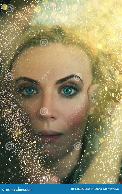 Jong Portret Mooi Langs Omringd Blonde Gouden Fonkelingen Gouden Lichten Professionele Make