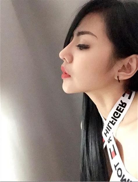 Hot Sexy Jelly Jelo Selvie Kuta Bali Indonesian Model PHOTOSHOOT MODEL INDONESIA MODEL