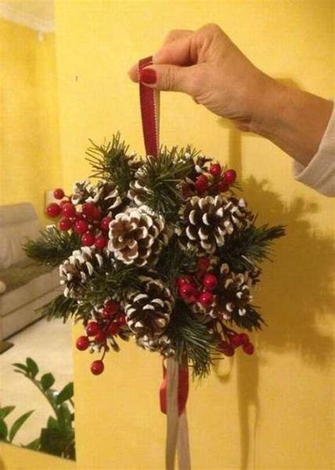 48 Fabulous Christmas Pine Cone Decorations - PIMPHOMEE