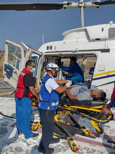 Tras accidente vial trasladan a jóven vía aérea Sistema Michoacano