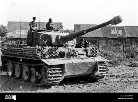 Deutschen Tiger Panzer An Der Ostfront 1944 Stockfotografie Alamy