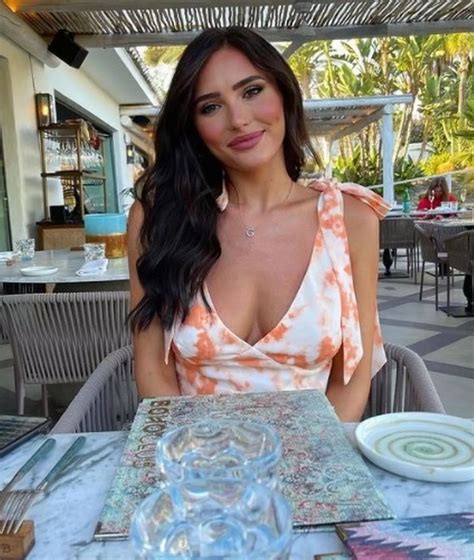 Instagram Star Shares Candid Lingerie Snaps To Show Influencers Aren T Perfect Daily Star