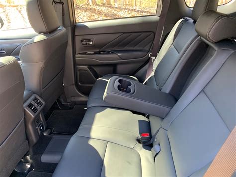 2021 Mitsubishi Outlander: 256 Interior Photos | U.S. News