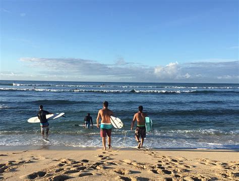 The 5 Best Surfing Spots on Oʻahu in 2021 - Hawaii Magazine