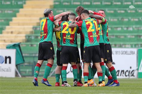 Ternana Bari Iniziativa Dei Tifosi Rossoverdi In Via Dello Stadio