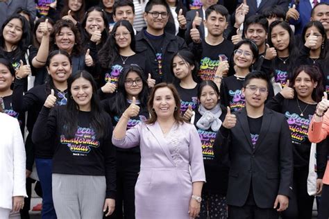 Presidenta Boluarte anuncia 30 000 becas al 2026 para que más jóvenes