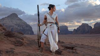 Daisy Ridley teases her Star Wars comeback as Rey: "There are lots of ...