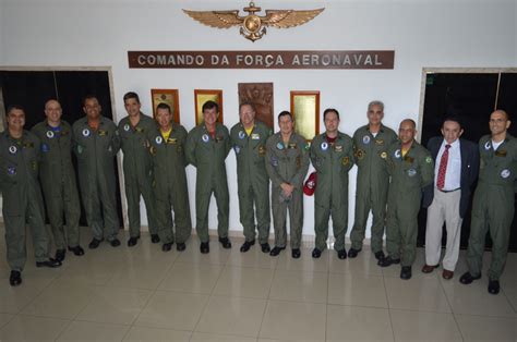 Comando da Força Aeronaval presta homenagem aos Almirantes Aviadores