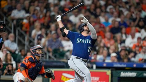 Mariners Defeat Astros Move Into 3rd Wild Card Spot