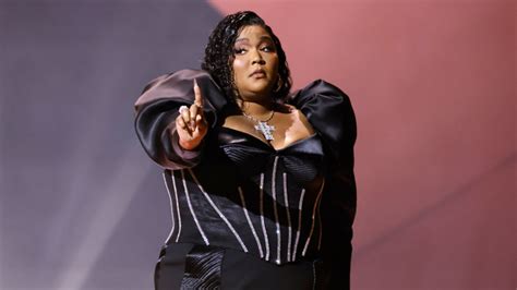 Lizzo (American Rapper & Singer) Biography - The Best Biography