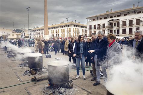 El Puig Celebra Sus Fiestas En Honor A Sant Pere Repartiendo Arr S Amb