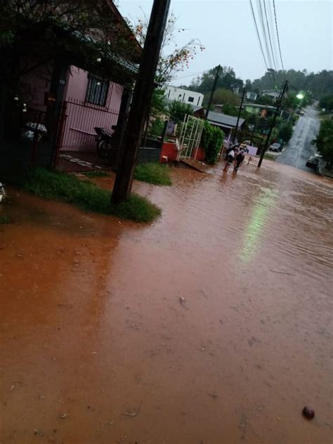 Chuva torrencial causa alagamentos em pontos críticos de Francisco